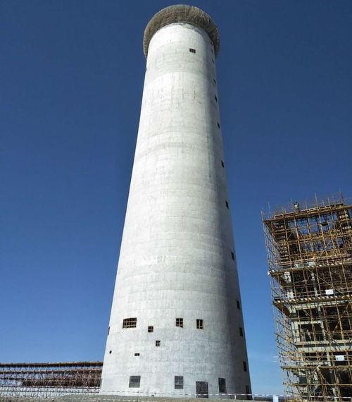 中電工程哈密50mw塔式光熱發(fā)電項目廠前區(qū)封頂,吸熱塔施工至94米