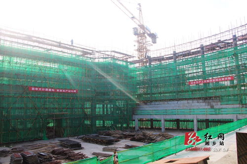 節(jié)日我在崗 建筑工人奮戰(zhàn)一線(xiàn)趕工期