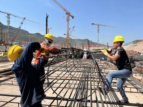 重慶東站工程高溫錯(cuò)峰施工推進(jìn)建設(shè)